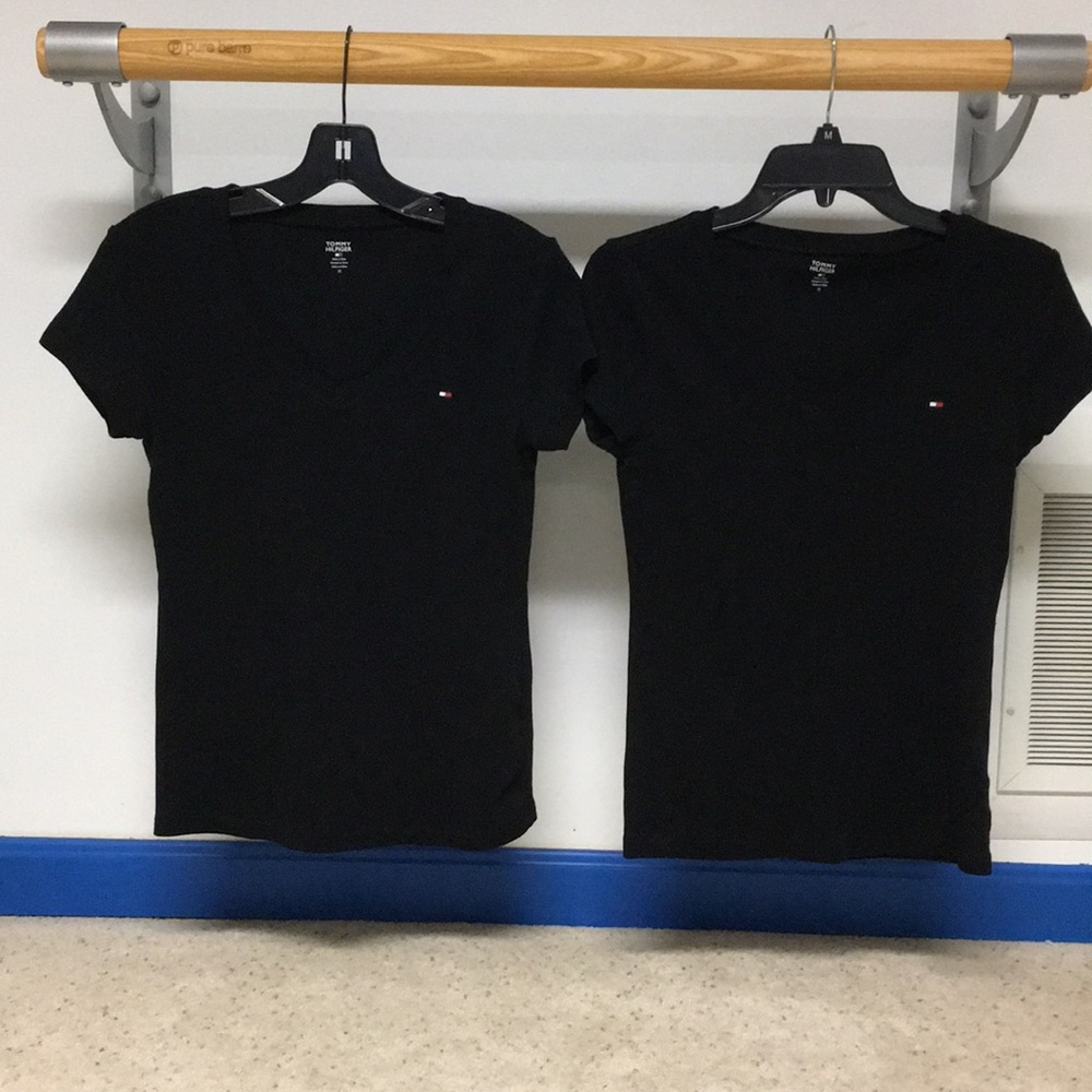Tommy Hilfiger 100% Cotton V-Neck Tee - Size M